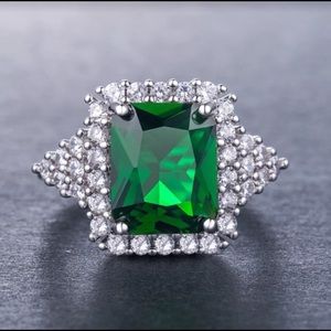 .925 Sterling Silver 8 Carat Russian Emerald